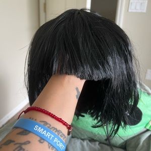 Short wigs with bangs